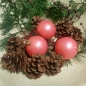 Preview: Weihnachtskugeln aus Kunststoff lachsfarbig Ø7cm mit goldener Aufhängekrone