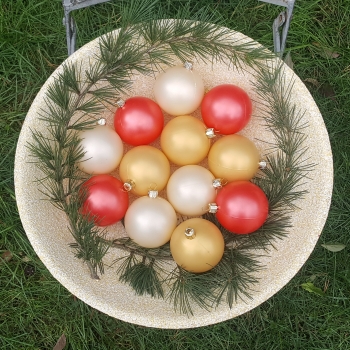 12Stück Weihnachtskugeln aus Kunststoff Ø7cm im Set  mit goldener Aufhängekrone