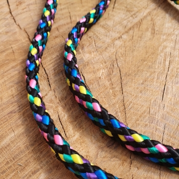 Handgefertigte Hundeleine in schwarz-bunt und passendes Zug-Stopp-Halsband für kleine Hunde