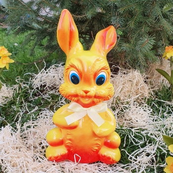 Lustiger Hase zur Dekoration und zum Befüllen 27cm hoch aus Kunststoff gelb/ rot