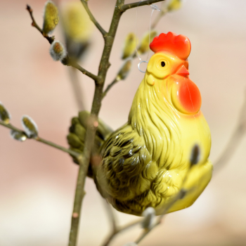 Lustiges Huhn zur Dekoration aus wetterfestem Kunststoff gelb