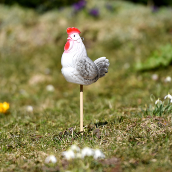 Lustiges Huhn zur Dekoration aus wetterfestem Kunststoff weis