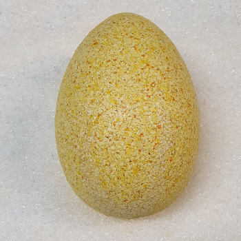 XXL Ei- gelb, Oberfläche ähnelt zerkleinerten Eierschalen