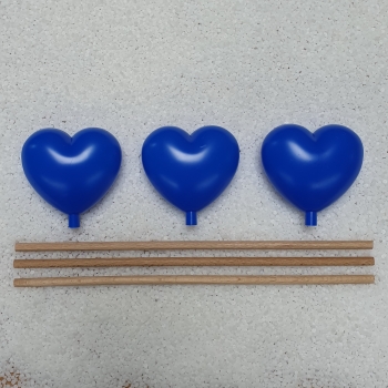 3 Stück blaue Herzen mit Holzstab