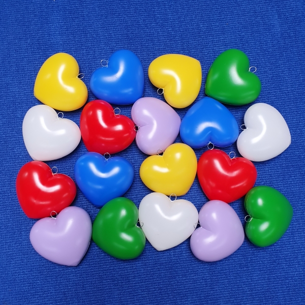 18 Stück bunte Herzen zum aufhängen und dekorieren