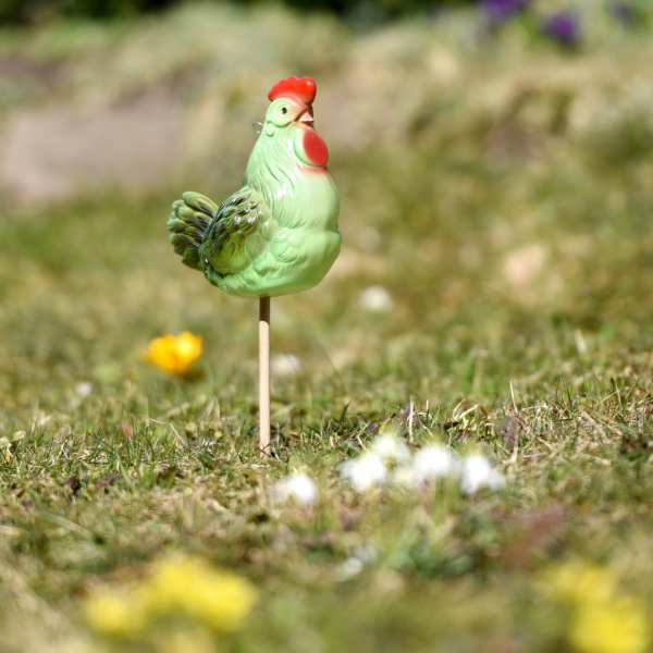 Lustiges Huhn zur Dekoration aus wetterfestem Kunststoff grün