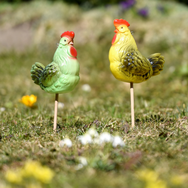 Lustiges Huhn zur Dekoration aus wetterfestem Kunststoff grün