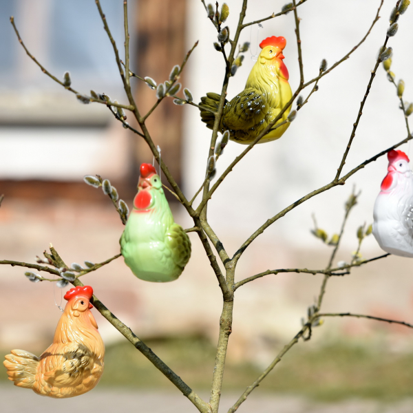 Lustiges Huhn zur Dekoration aus wetterfestem Kunststoff gelb